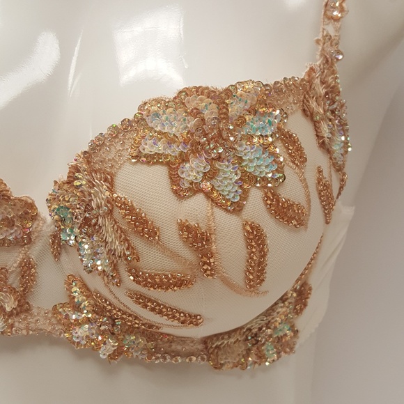 Decorated push-up bra in ivory color. - Picture 2 of 5